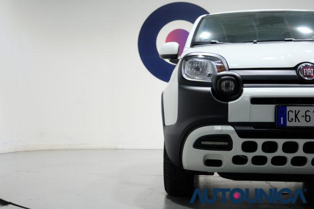 FIAT Panda 1.0 FIREFLY S&S HYBRID CITY CROSS NEOPATENTATI