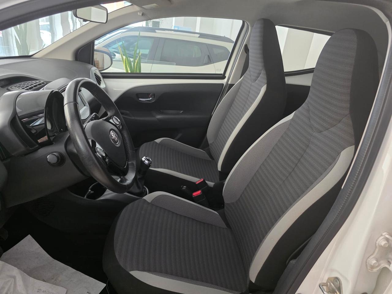 Toyota Aygo 1.0 VVT-i 72 CV 5 porte x-play