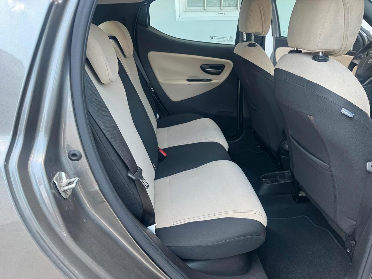 Lancia Ypsilon 0.9 TwinAir 85 CV 5 porte Metano Ecochic Elefantino