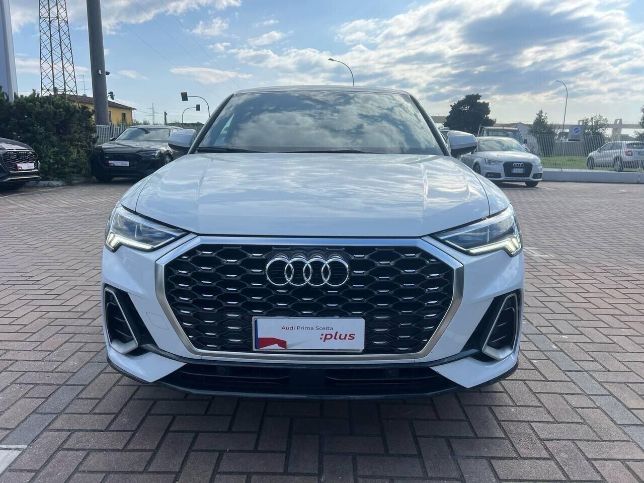 Audi Q3 35 TDI S tronic Identity Black