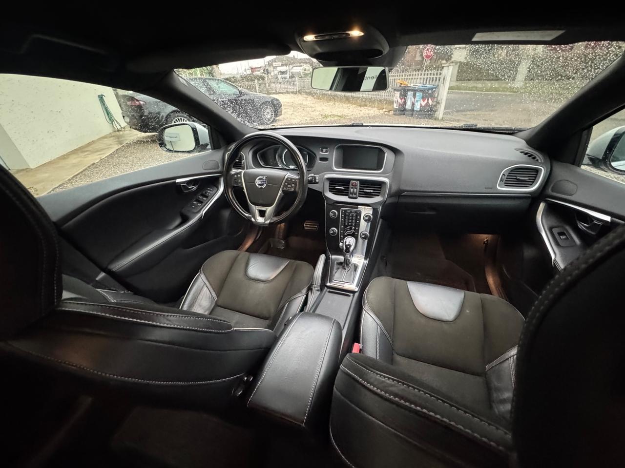 Volvo V40 D2 1.6 Powershift R-design Kinetic