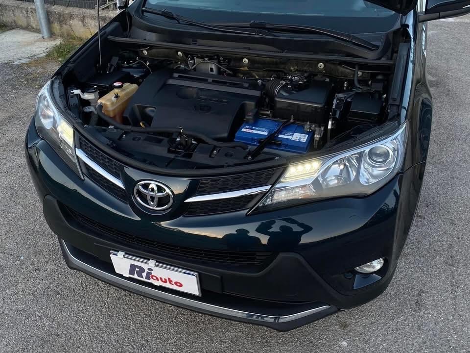 Toyota RAV 4 RAV4 2.0 D-4D 4X4 GANCIO DI TRAINO Lounge