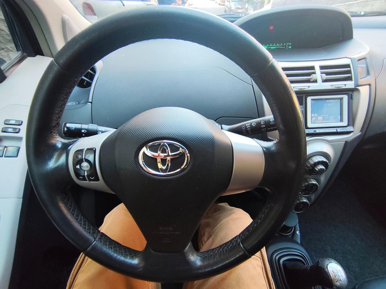 Toyota Yaris 1.4 D-4D 5 porte Navi 2008 leggi