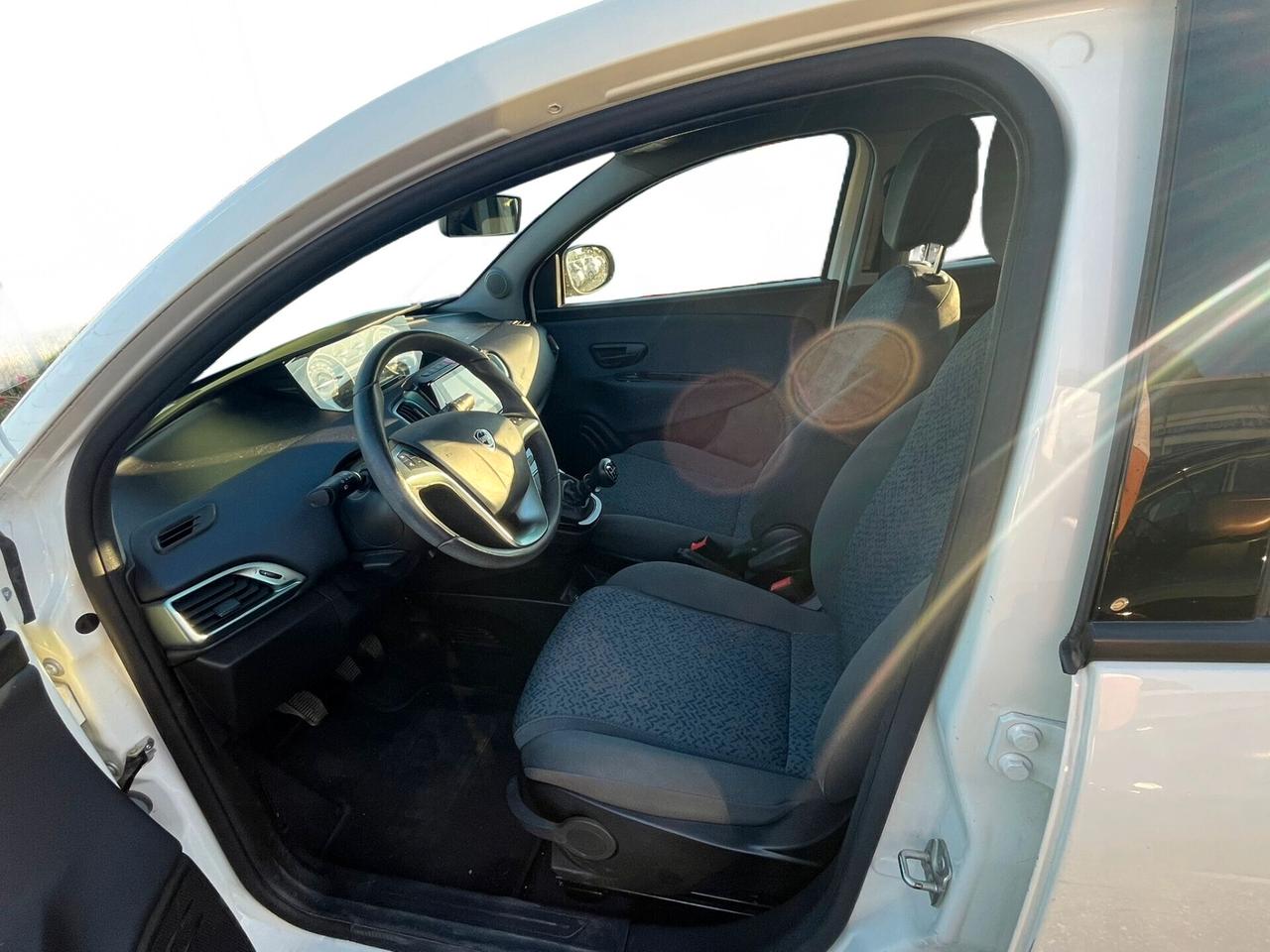 Lancia Ypsilon 1.0 FireFly 5 porte S&S Hybrid Gold Plus