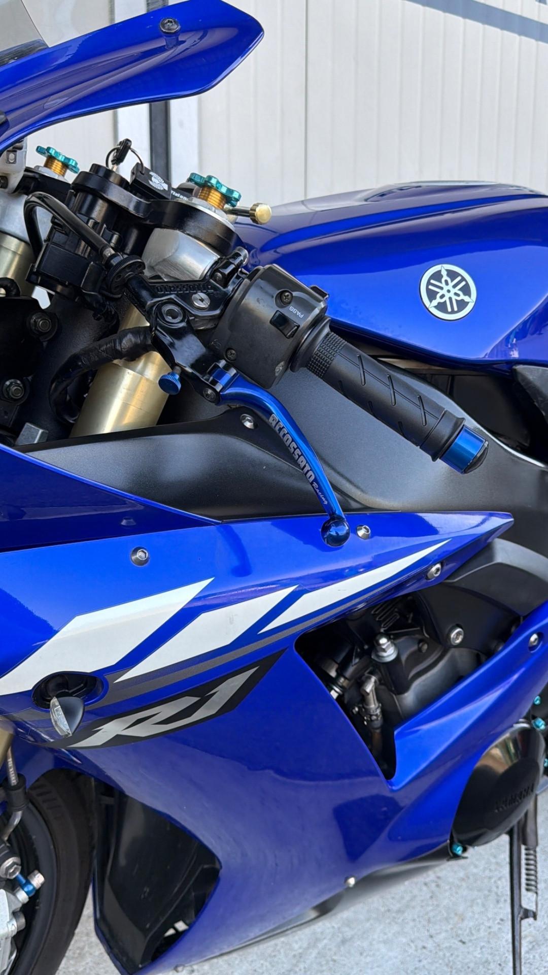Yamaha YZF R1