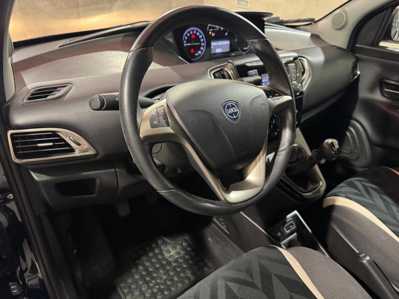 Lancia Ypsilon 1.2 69 CV 5 porte Silver NEOPATENTATI