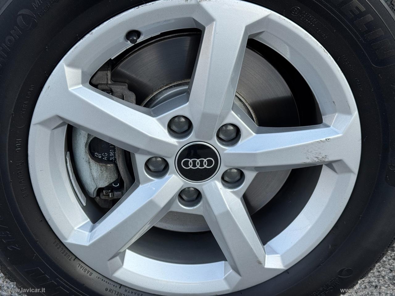 AUDI Q2 35 TDI quattro S tr. Identity Black