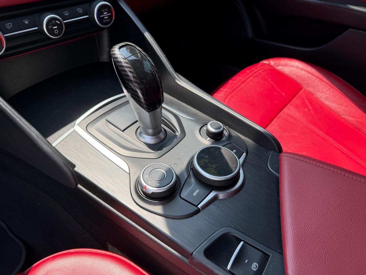 Alfa Romeo Giulia 2.2 INTERNI ROSSI 180 CV AT8