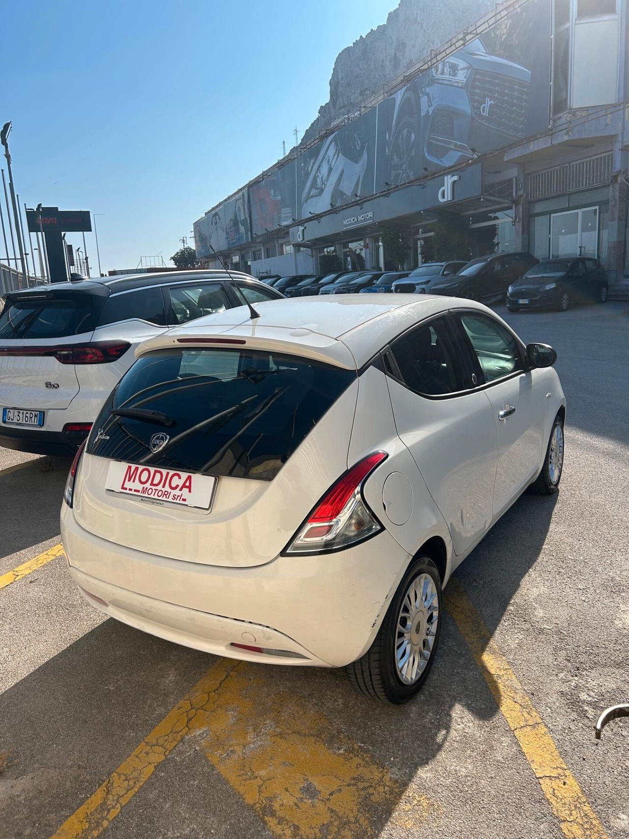 Lancia Ypsilon 1.2 69 CV 5 porte Benzina/GPL Ecochic Silver