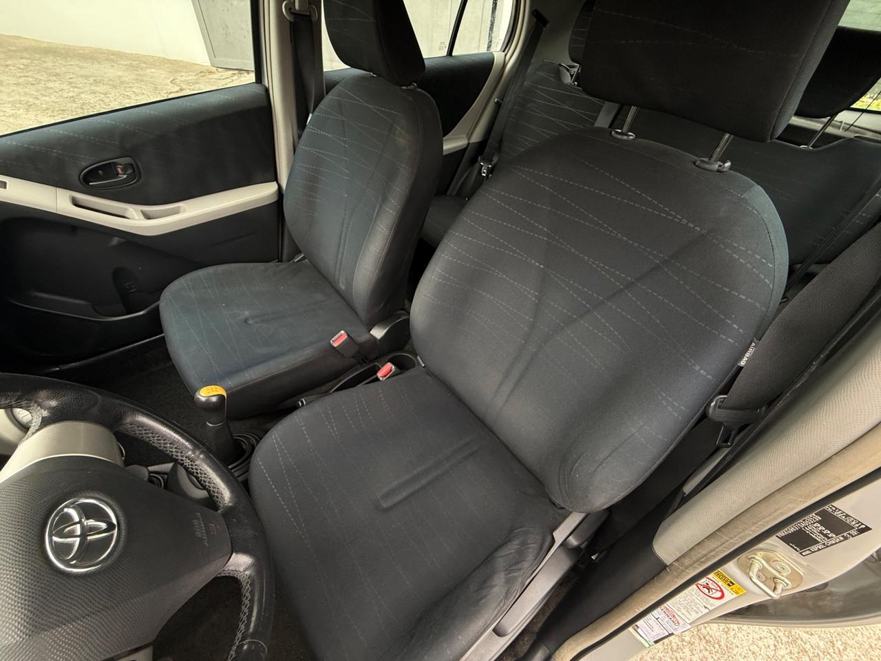 Toyota Yaris 1.0 5P. NEOPATENTATI NO BLOCCHI
