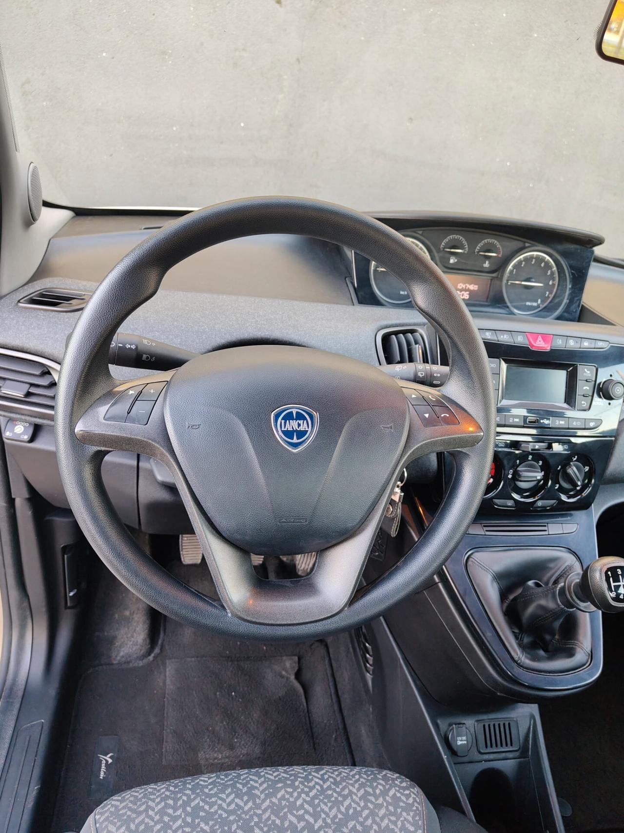 Lancia Ypsilon 1.2 69 CV 5 porte GPL Ecochic Monogram