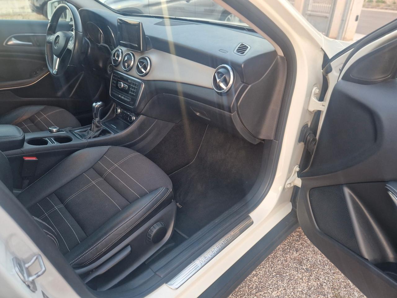 Mercedes-benz GLA 180 d Premium