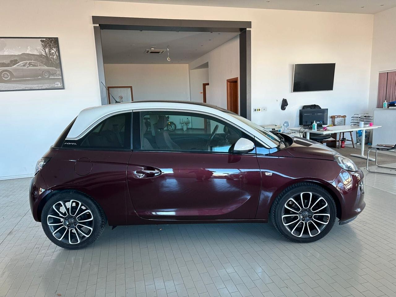 Opel Adam 1.2 70 CV White/Black Link