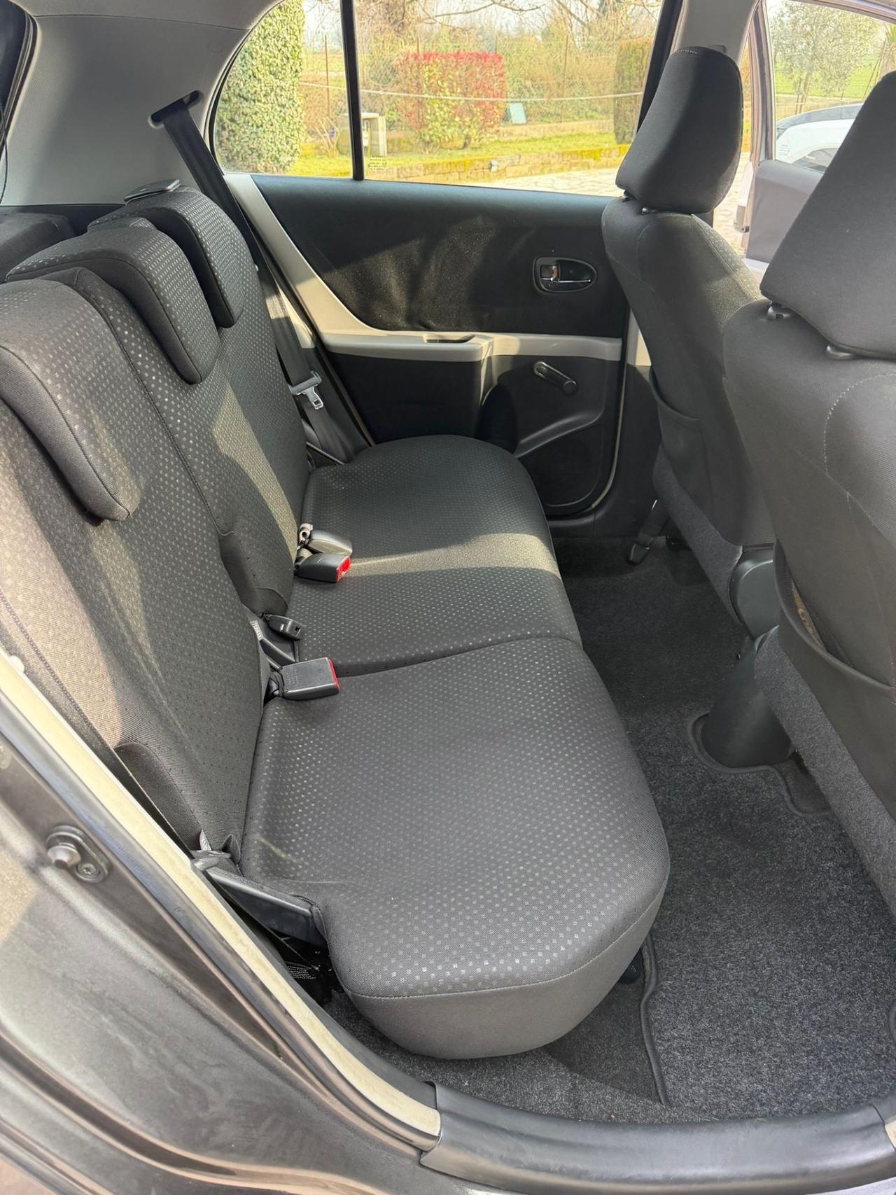 Toyota Yaris 1.0 5 porte Sol neopatentati