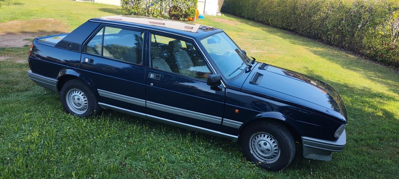 Alfa Romeo Giulietta 1600 blu olandese