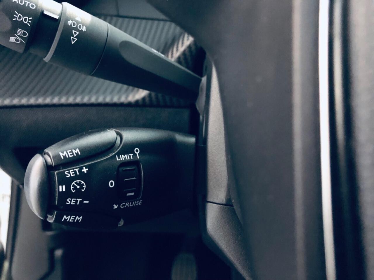 Peugeot 2008 1.5HDi TETTO -TELECAMERA PELLE Allure