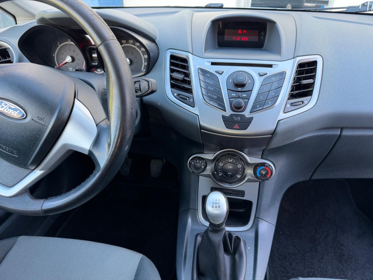 Ford Fiesta 1.4 TDCi 5p. Titanium distrib nuova frizione nuova
