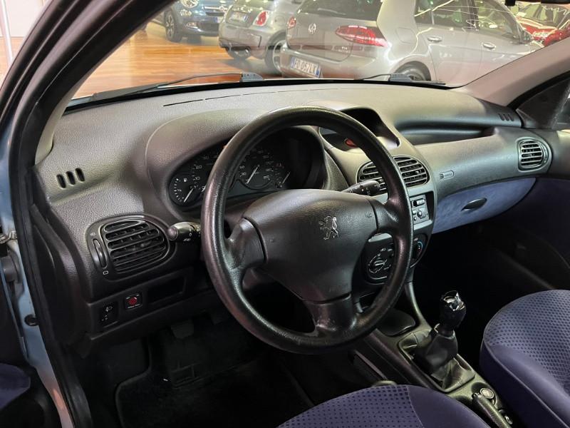 PEUGEOT 1.1 5p. Lee