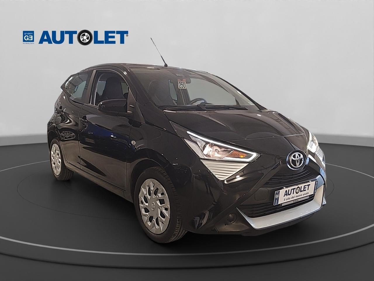 Toyota Aygo Connect 1.0 VVT-i 72 CV 5 porte x-play MMT