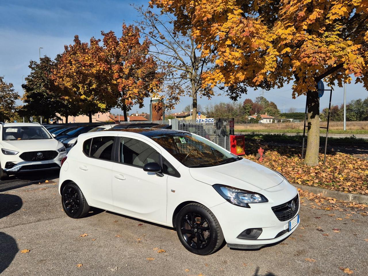 Opel Corsa 1.4 90CV GPL Tech 5 porte Black Edition NEOPATENTATI