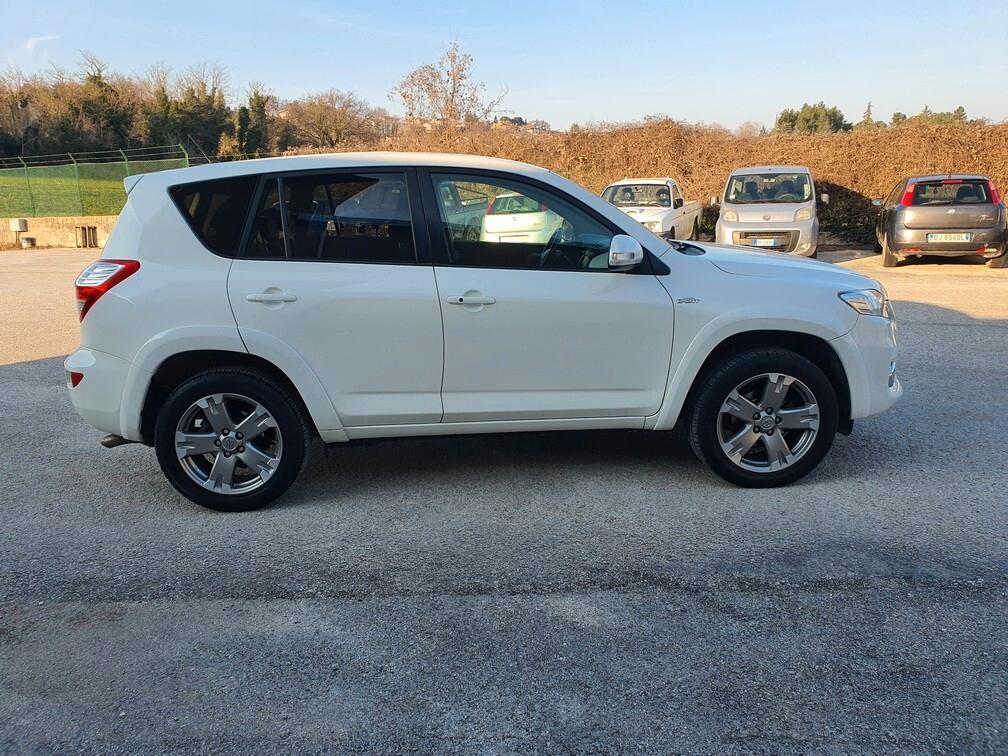 Toyota RAV4 2.2 D4D 150CV 4WD 5p. Luxury