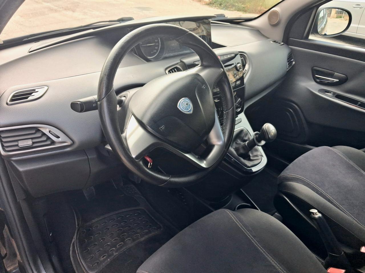 LANCIA YPSILON GOLD 1.2 BENZINA 70CV
