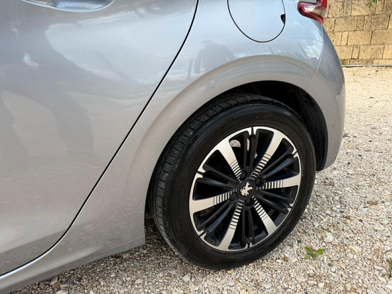 Peugeot 208 PureTech 82 Stop&Start 5 porte Signature