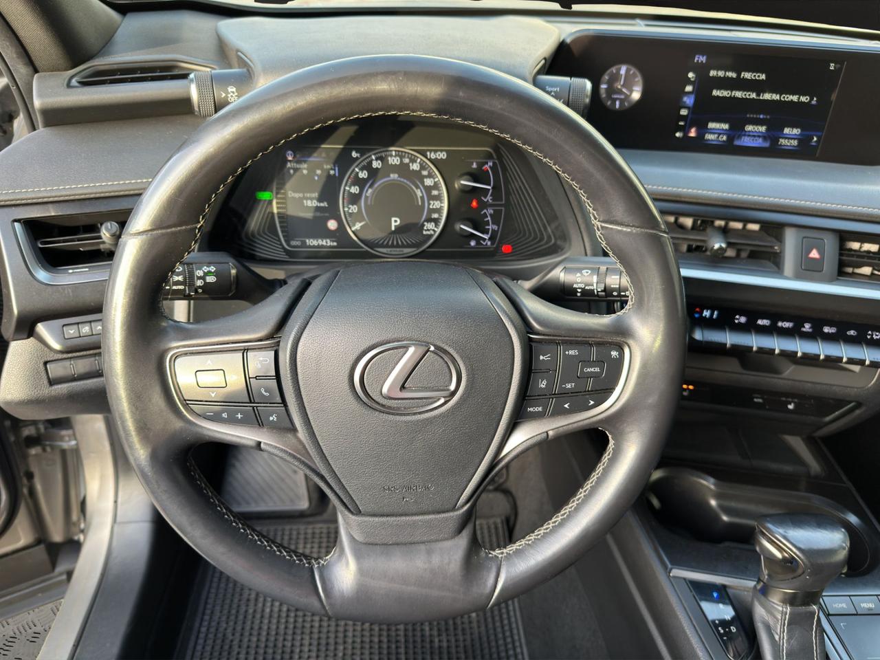 Lexus UX 250h 2.0 Premium 2wd cvt