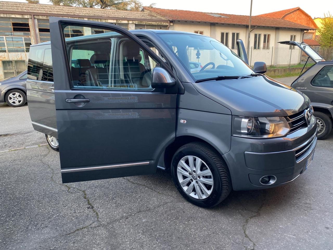 Volkswagen Multivan 2.0 TDI 140CV Highline 7 posti NEOPATENTATI!!!