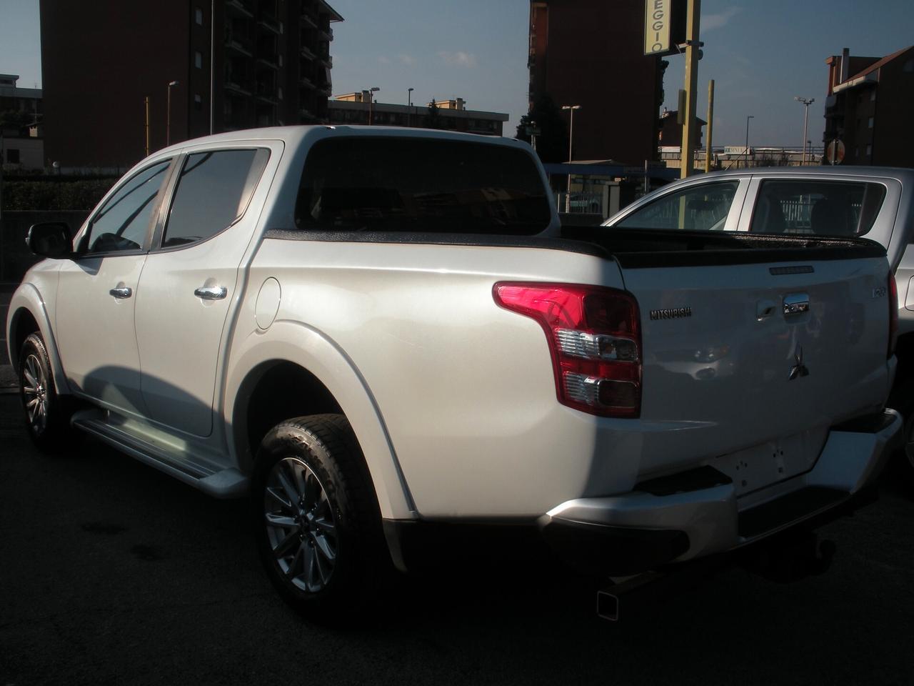 Mitsubishi L200 2.4 DI-D/181CV Double Cab Intense Hp Mivec SDA