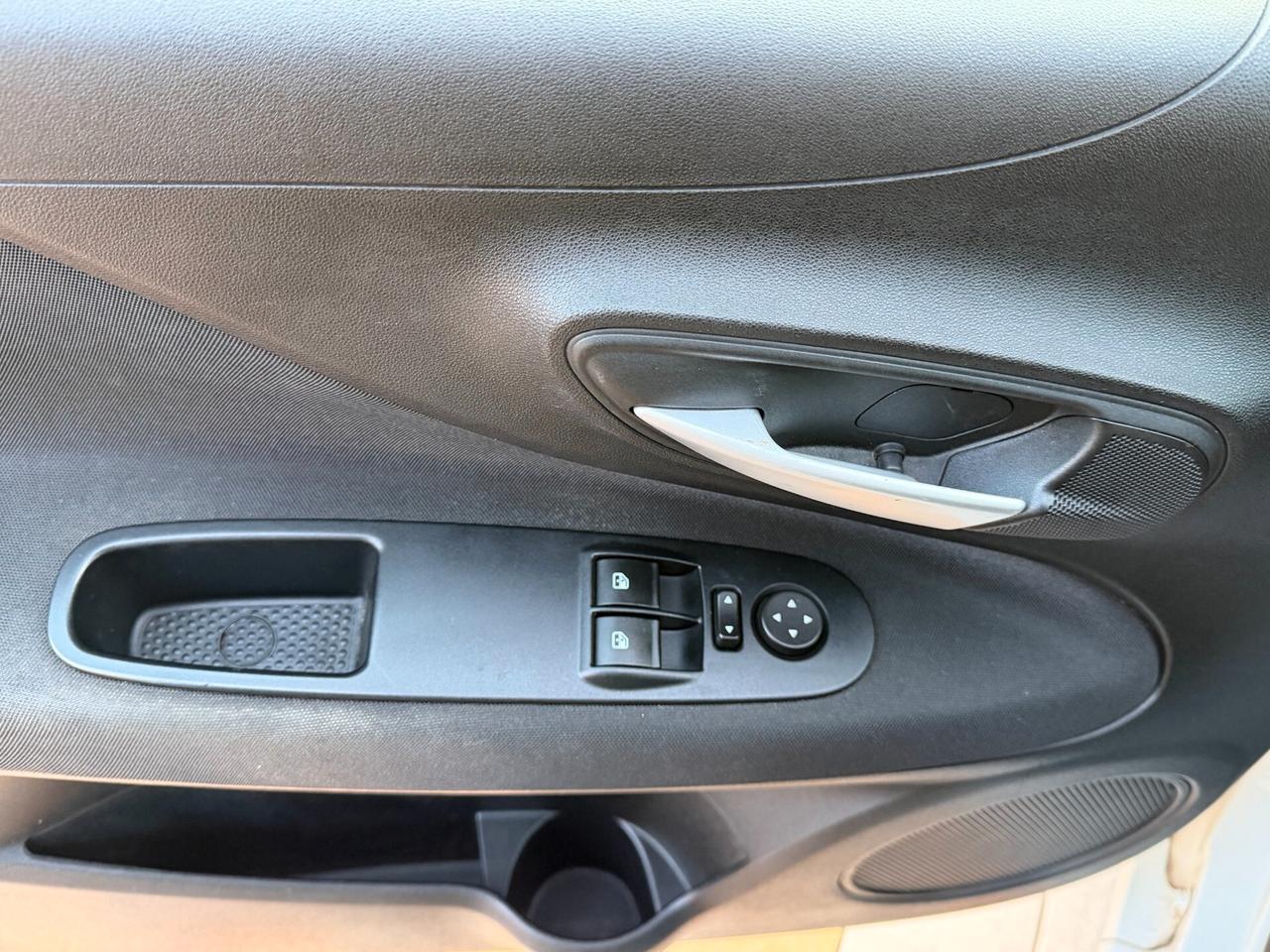 Fiat Punto New 1.3 M.JET 75 cv. 5p LOUNGE (MOTORE DA RIVEDERE)