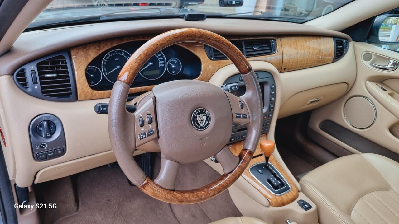 Jaguar X-Type 2.5 V6 24V cat Executive