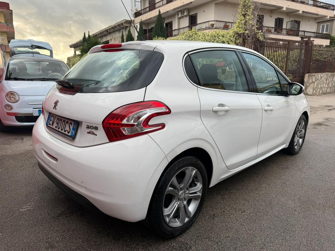 Peugeot 208 1.4 HDi 68cv Allure - 2014