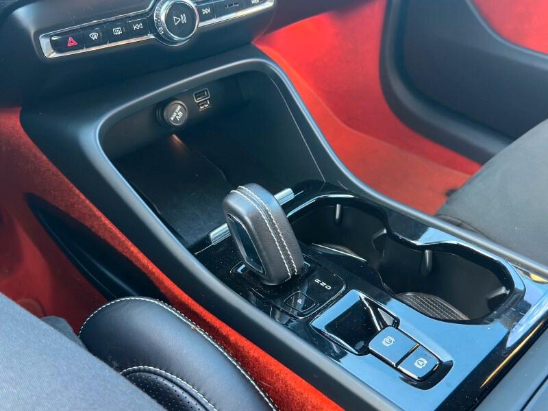VOLVO XC40 (2017-->) XC40 T3 Geartronic R-design
