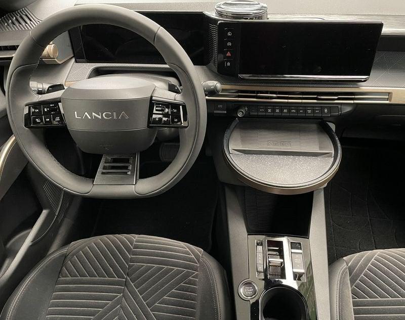 Lancia Ypsilon Hybrid e-DCT LX