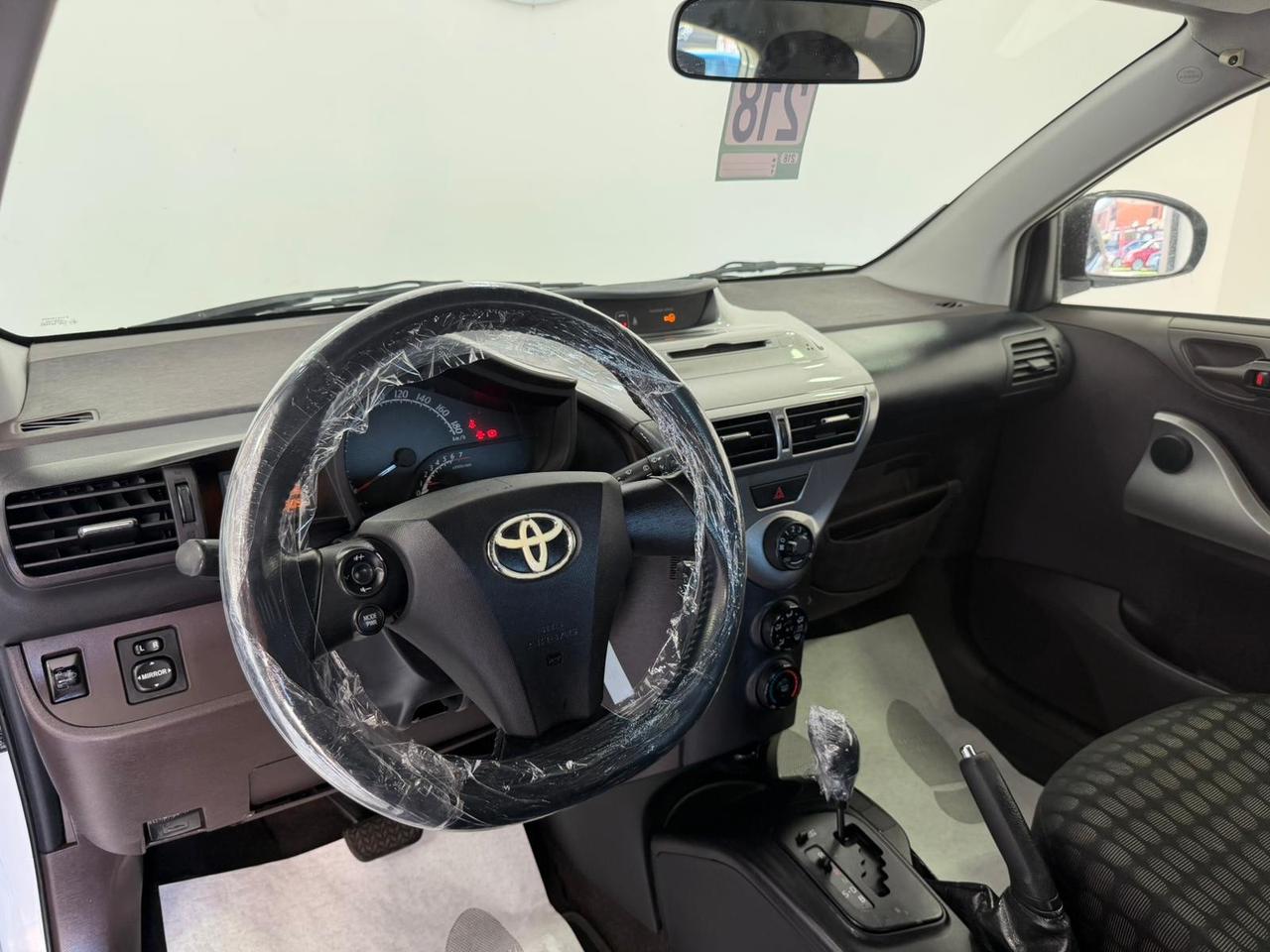 Toyota iQ 1.3 Executive-AUTOMATICA-2009