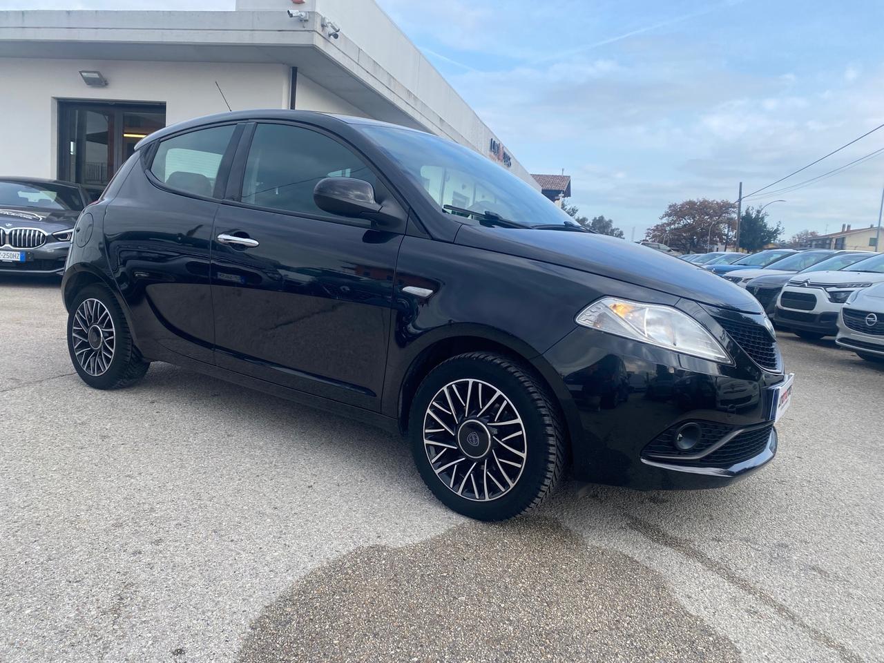 Lancia Ypsilon 1.2 69 CV 5 porte GPL Ecochic Gold