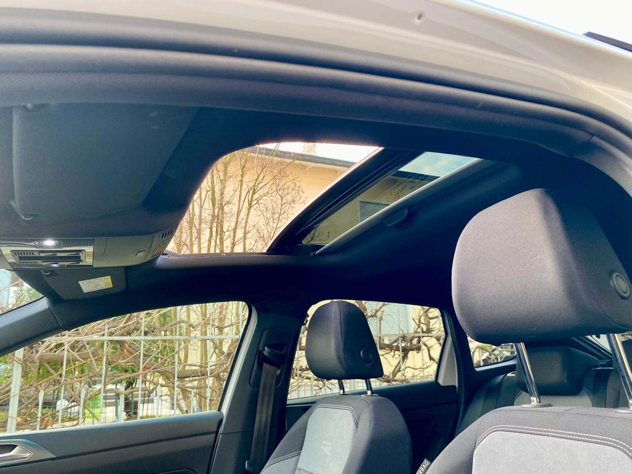 Volkswagen Taigo 1.0 tsi R-Line 110cv dsg UNICO PROPRIETARIO