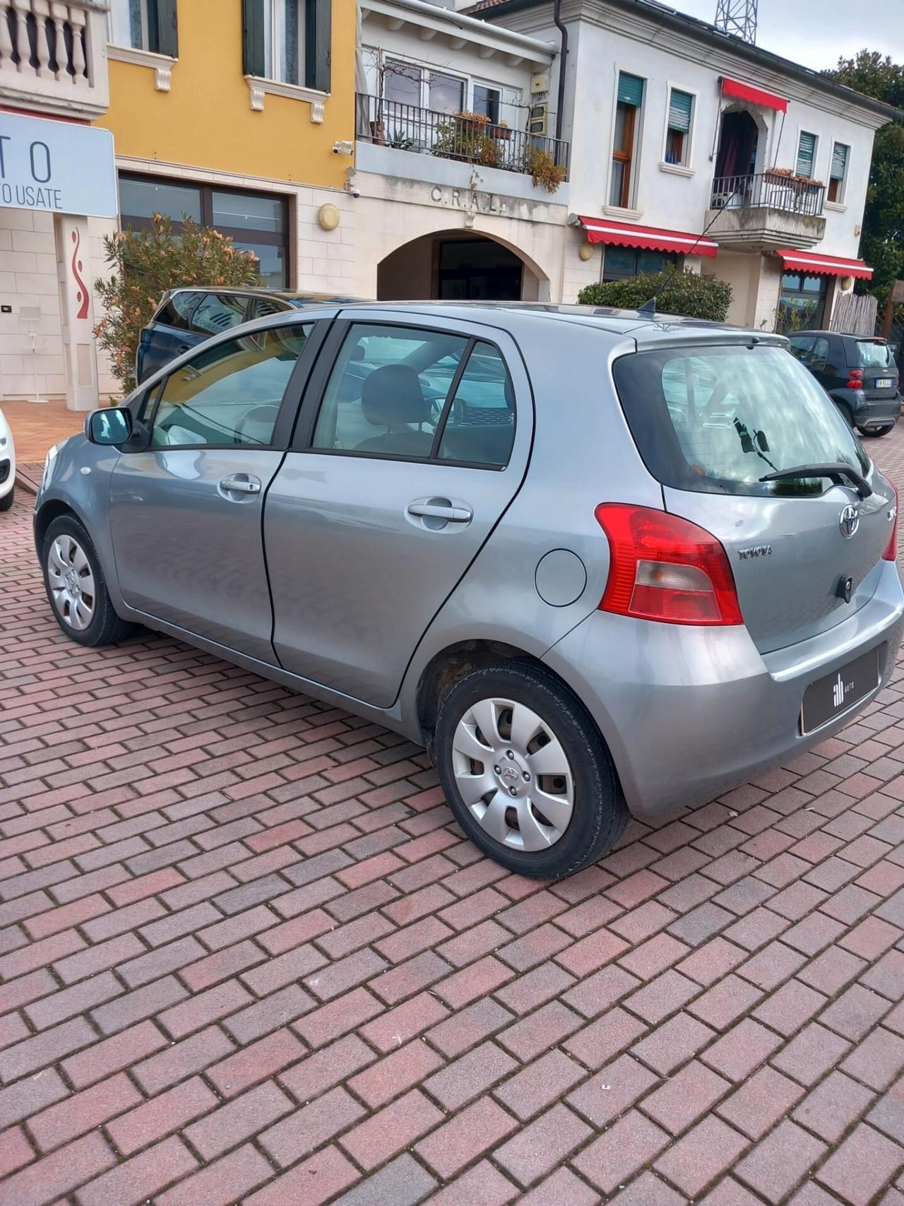 Toyota Yaris 1.0 5 porte
