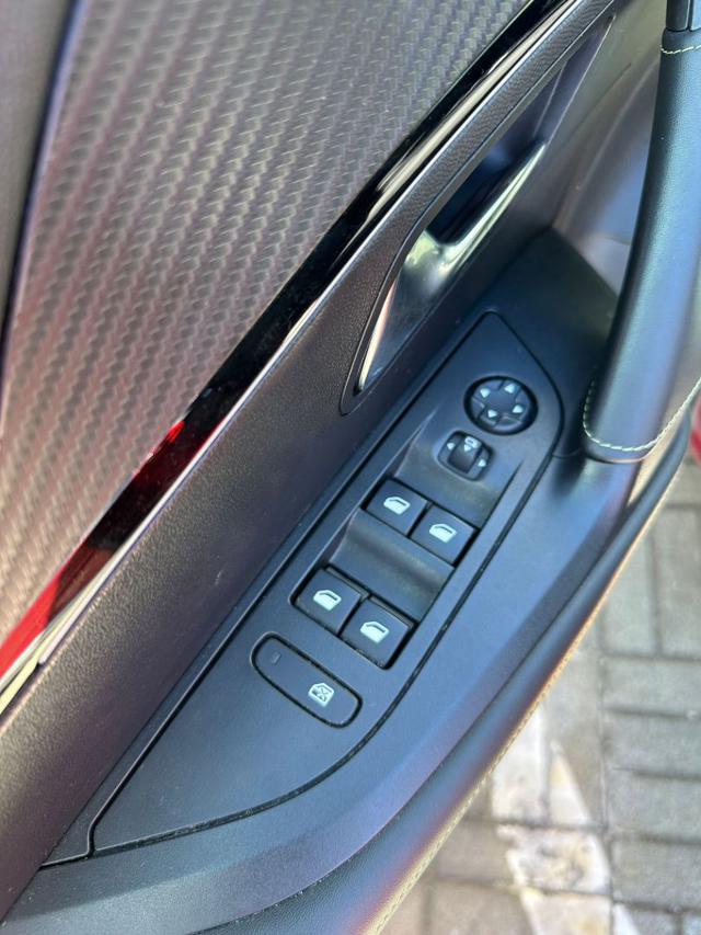 PEUGEOT 2008 motore elettrico 136 CV GT Pack