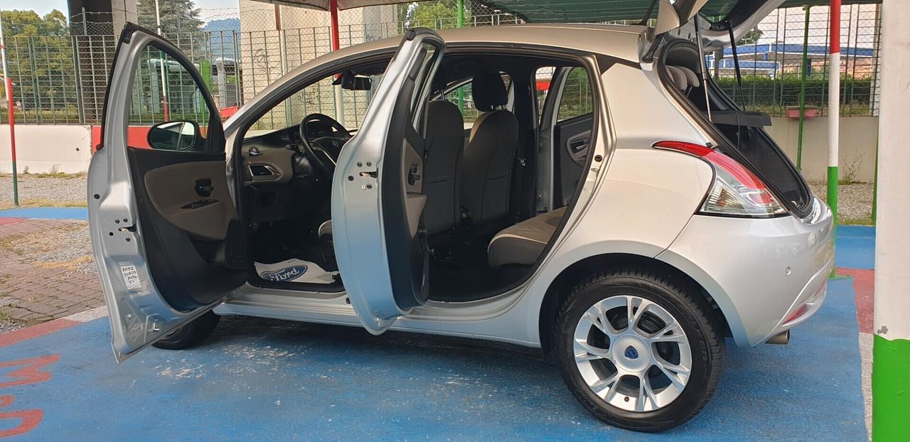 LANCIA YPSILON 1.2 BENZINA G.P.L DI CASA 76MILA KM EURO 6