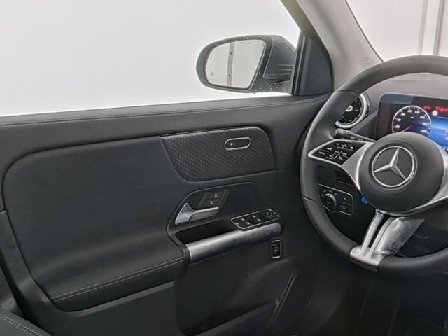 MERCEDES-BENZ GLA 180 Automatic Progressive Advanced