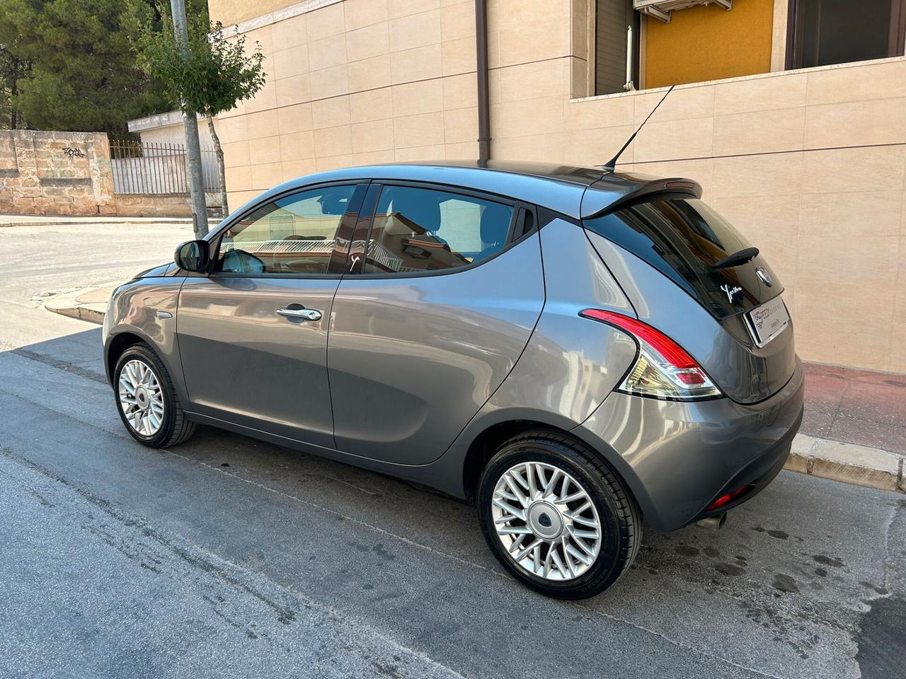 Lancia Ypsilon 1.2 69 CV 5 p. 'Platinum' 2014