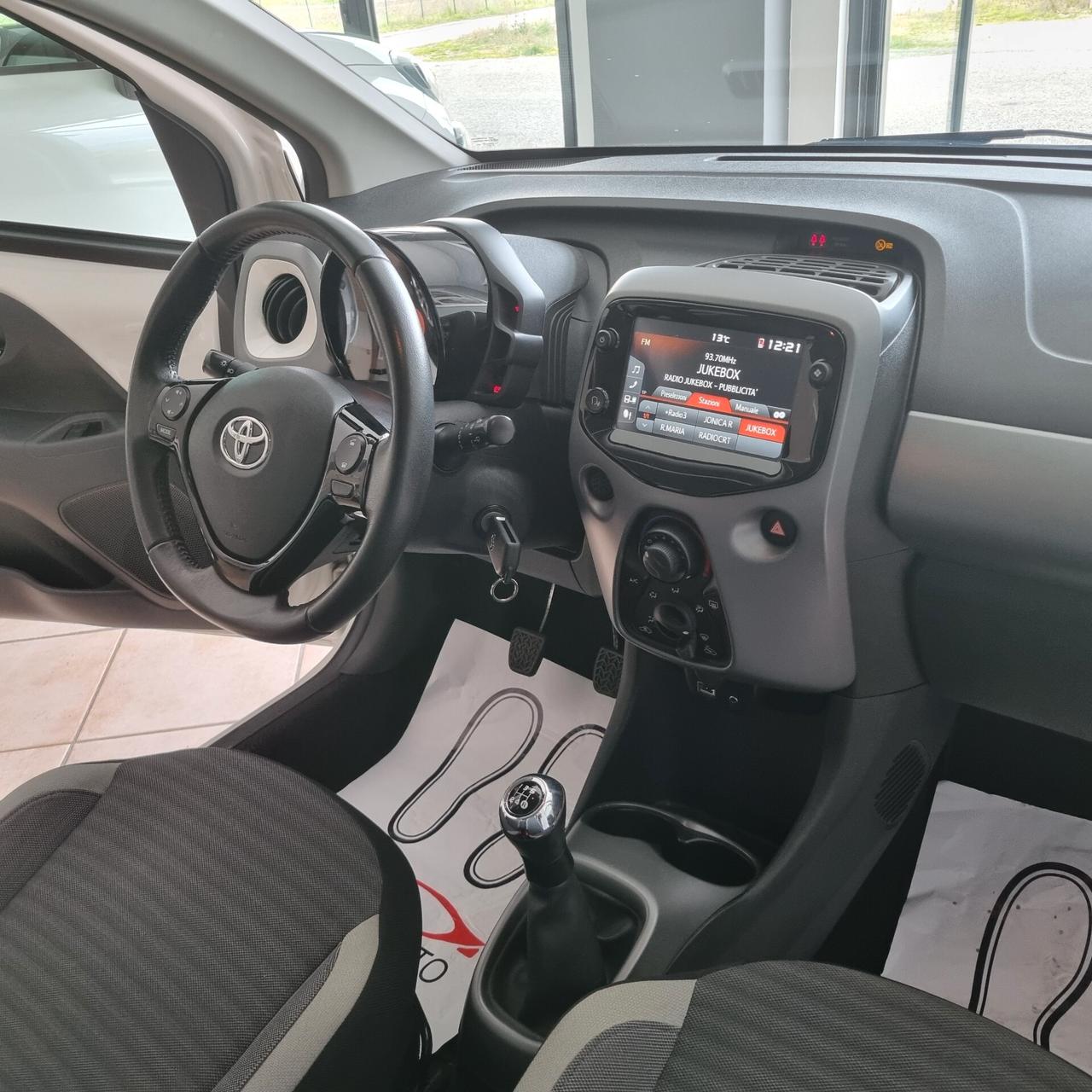 Toyota Aygo Connect 1.0 VVT-i 72 CV 5 porte x-play