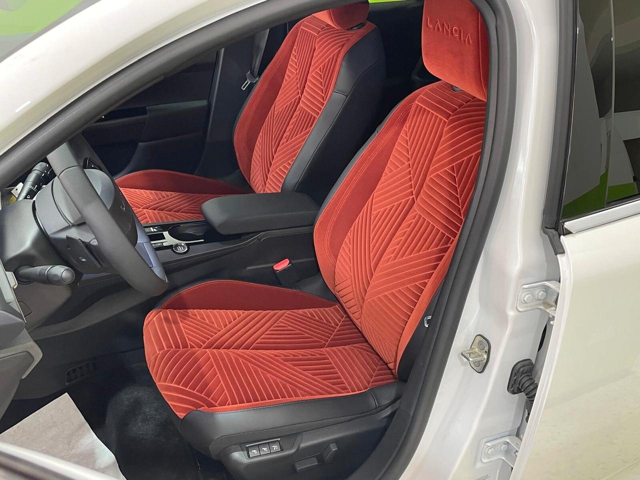 Lancia Ypsilon Hybrid e-DCT LX KM0