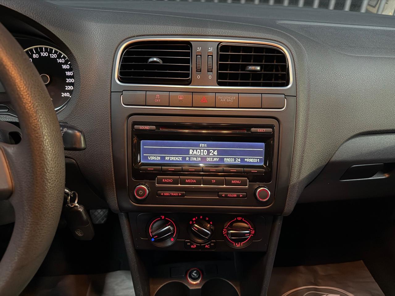 Volkswagen Polo 5p 1.2 tdi 75cv Blackeditione okneopatentati
