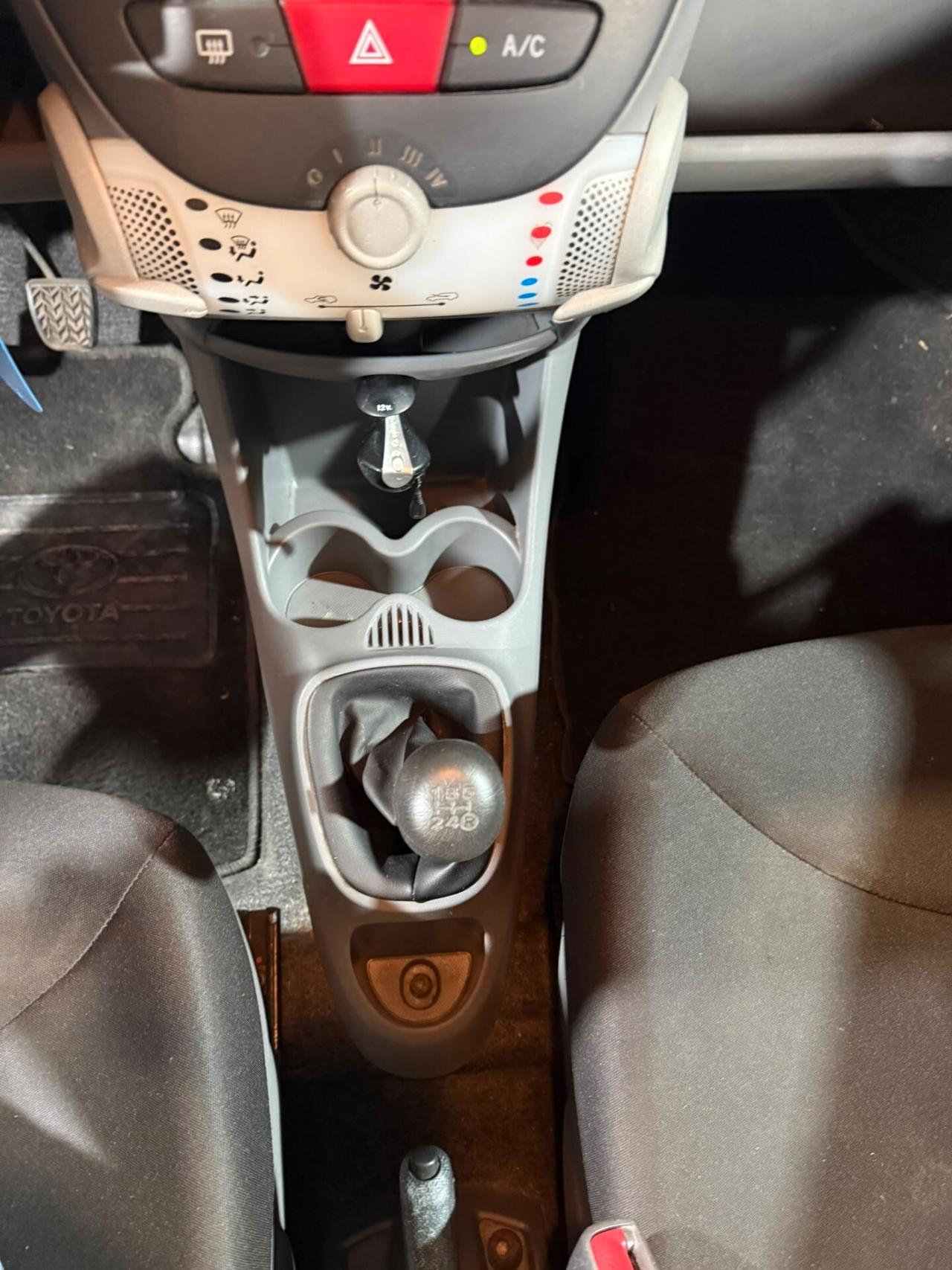 Toyota Aygo 1.0 12V VVT-i 5P Sol Connect RED