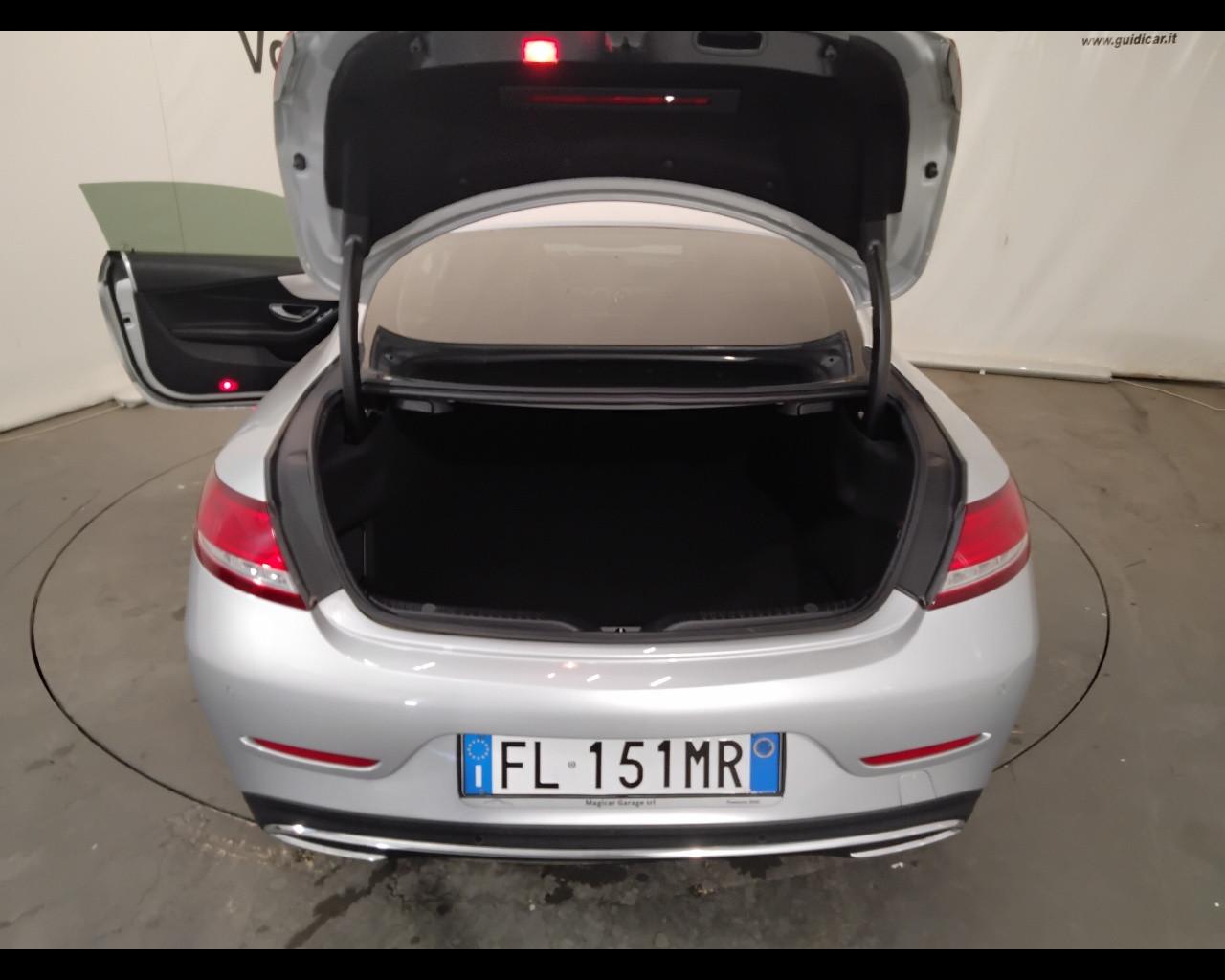 Mercedes-Benz Classe C-C205 2016 Coupe - C Coupe 220 d Premium 4matic auto