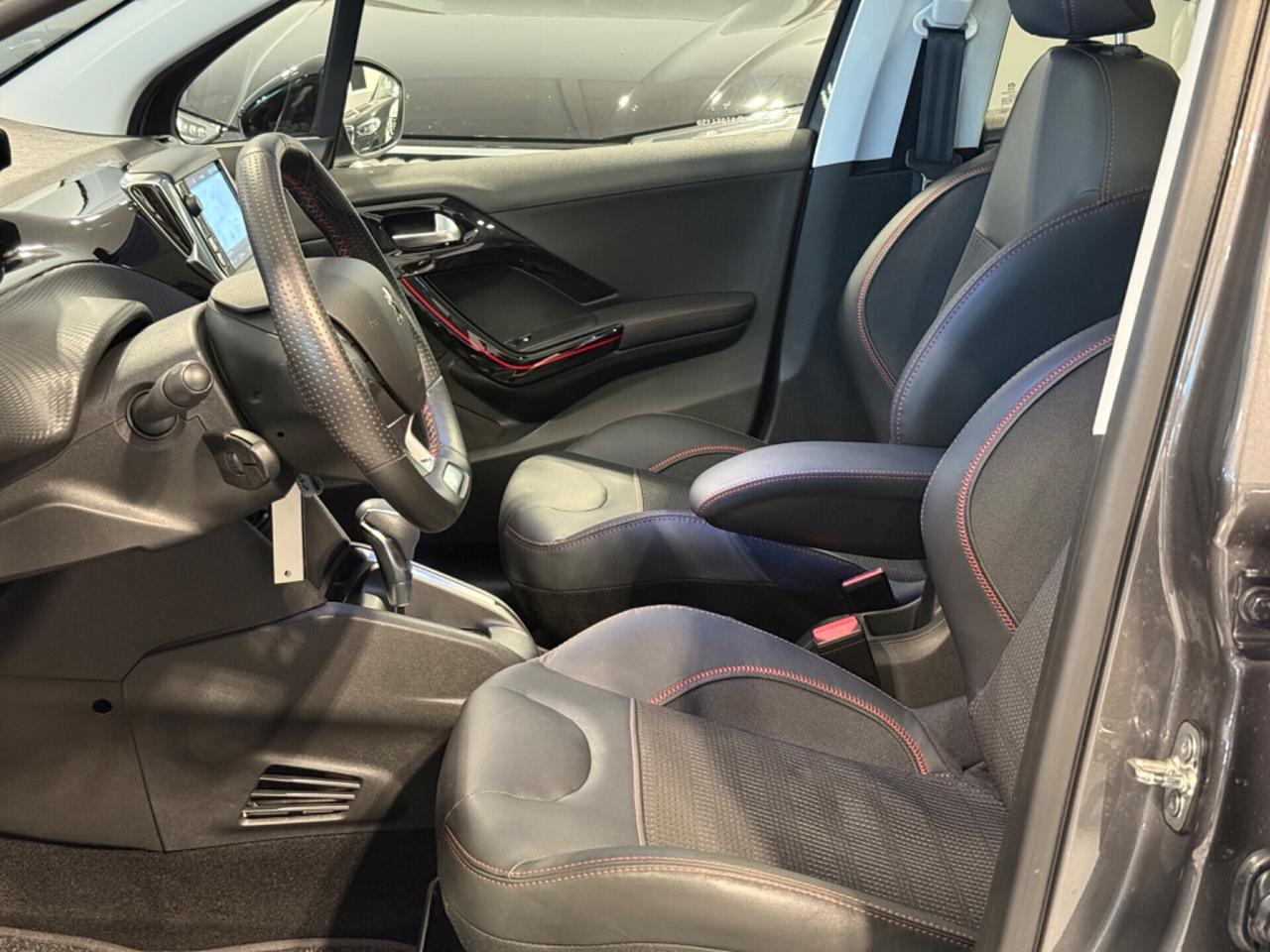 Peugeot 208 5p 1.2 GT Line 30.000KM! Sport