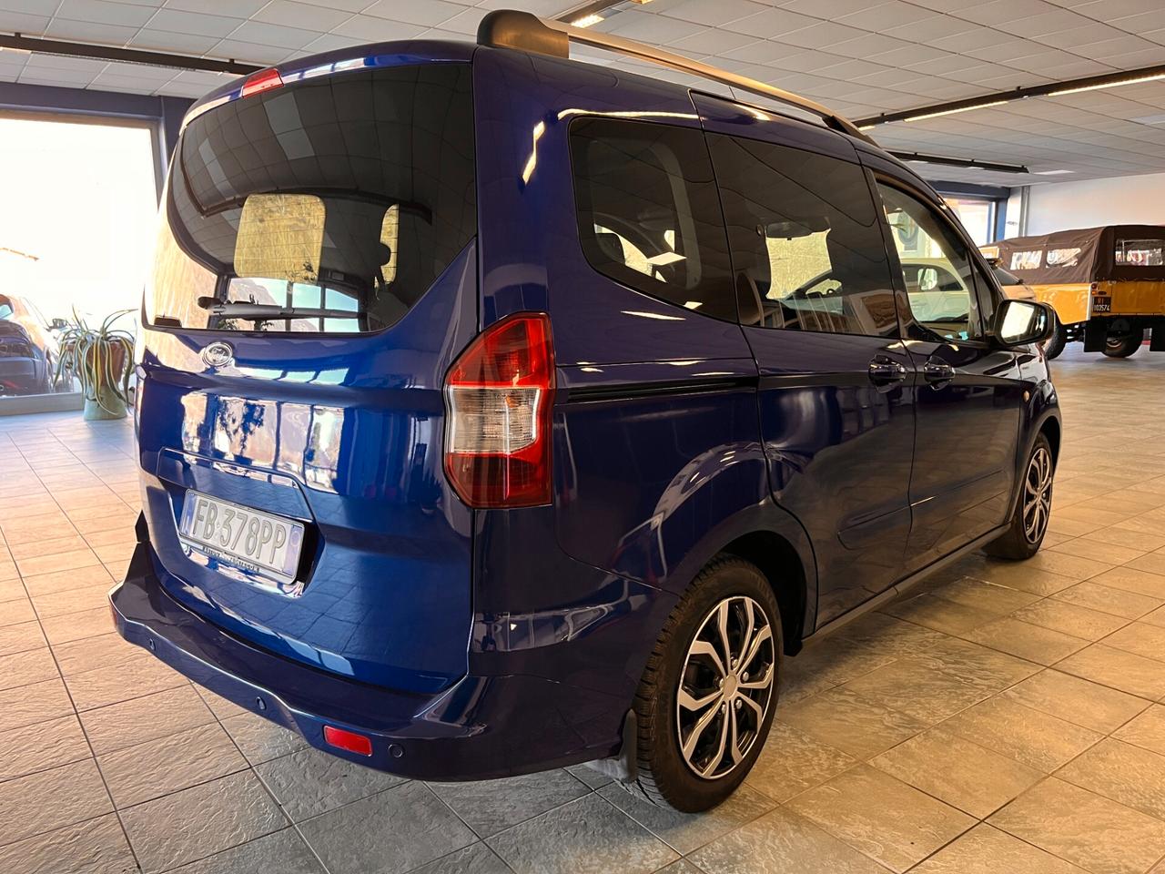 Ford Tourneo Courier 1.0 EcoBoost 100 CV Titanium